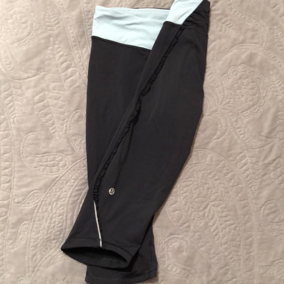 Lululemon crops - Picture 2 of 5